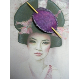 Barette violette pour mettre en valeur votre chignon 