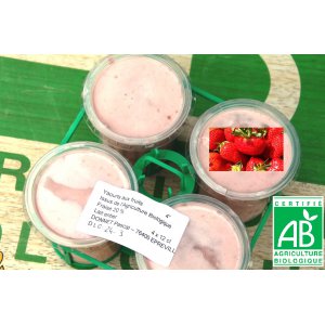 * 4 x yaourts bio aux fraises et au lait entier