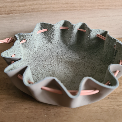 Vide-poche en cuir gris/vieux rose