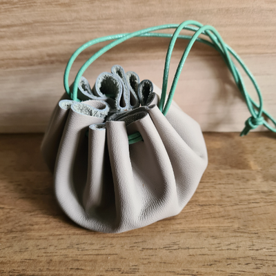 Bourse en cuir gris/ vert