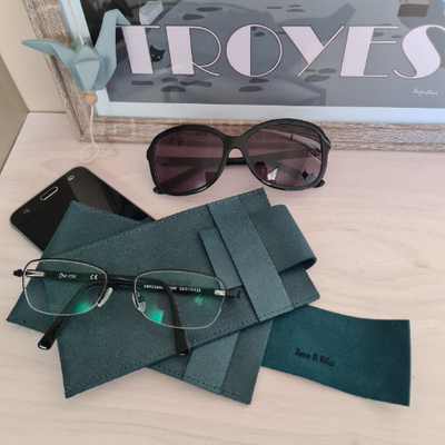 étui à lunettes ou smartphone en cuir bleu canard