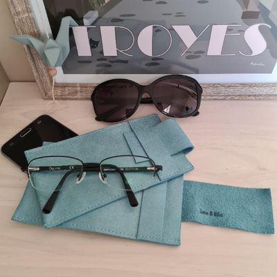 étui à lunettes ou smartphone en cuir bleu