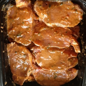 Grillades de porc s/ os marinées