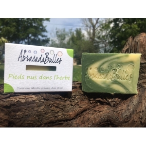 Pieds nus dans l'herbe