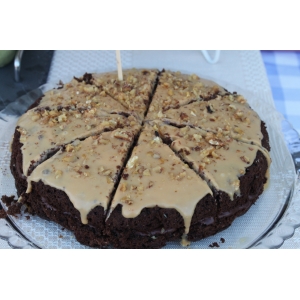 4 parts de gâteaux caroubes, noix et caramel beurre salé sans gluten bio