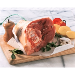 P jarret de porc frais avec os