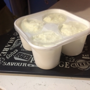 Faisselles individuelles au lait de brebis