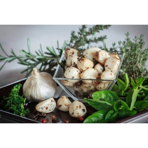 Ail confit au basilic