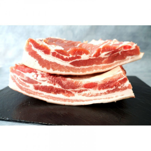 Six tranches de poitrine fumée