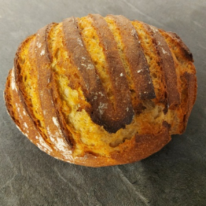 Pain bio de khorasan tranché