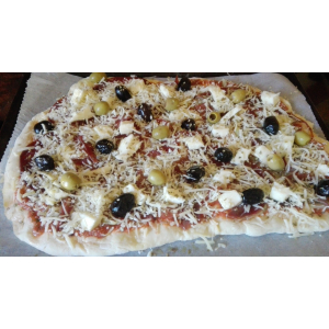 Pizza focaccia mozza olives