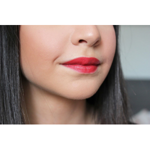 Rouge à lévres rose corail