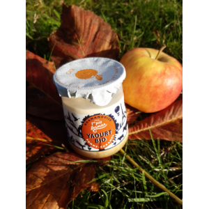 Yaourt étuvé sur lit pommes-carame