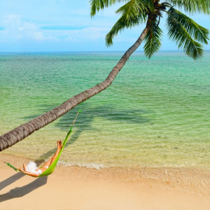 Bougie parfumée sur la plage