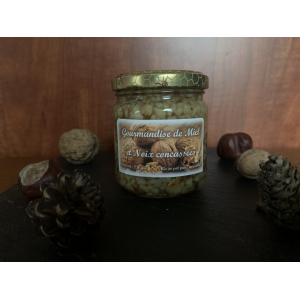 Miel et noix concasées