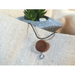 Collier en bois de if assemblées avec un écro