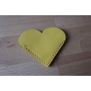 Marque page coeur jaune 2