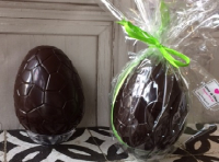 Paques oeuf chocolat  lait garni de fritures