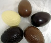 Oeuf de pâques chocolat noir