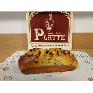 Brioche aux pépites de chocolat non tranchée