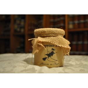 Préparation de fruits abricots au thym