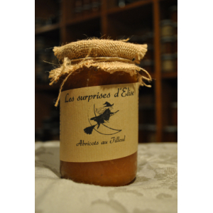 Préparation de fruits abricots au tilleul