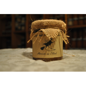 Préparation de fruits abricots au tilleul