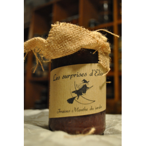 Préparation de fruits de fraise à la menthe