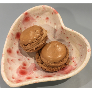 2 macarons glacés au chocolat