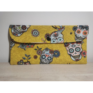 Pochette plate jaune tête de mort