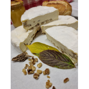 Camembert fermier au lait cru aux noix