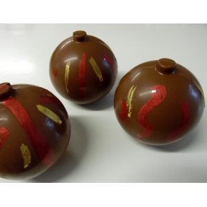 Boule de noël chocolat au lait garnie