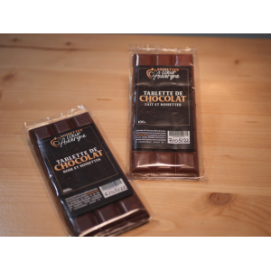 Tablette de chocolat au lait aux noisettes