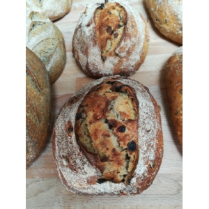 Pain noisette-raisin tranché