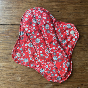 Serviette hygiénique lavable moyenne rouge