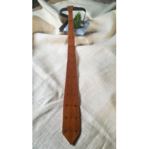 Cravate (57.5 cm) en bois de pitchpin