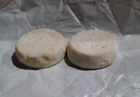 2 pavés demi secs de vache au lait cru