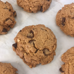 Gros cookie praliné amandes et chocolat lait