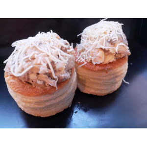 2 bouchées à la reine à la volaille