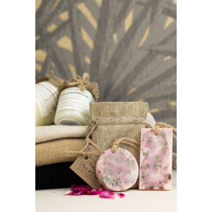 Bougie parfumée rose & bois de cèdre