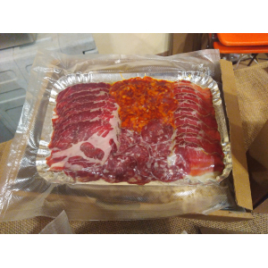 Coffret cadeau1. petit plateau de charcuterie