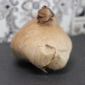 Ail noir en bulbe entier