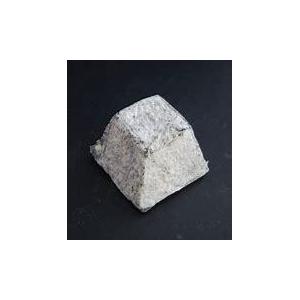 Pyramide cendrée de chèvre mi-sec