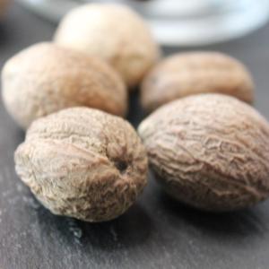 Noix de muscade entière