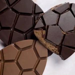 Oeuf plat fourré praliné - enrobage lait